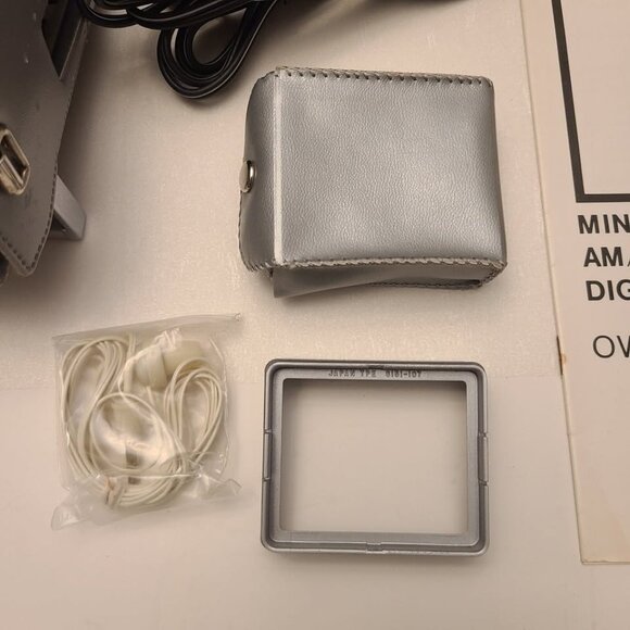 Vintage Sanyo TPM1000 Portable Mini TV & AM-FM Radio Receiver - Picture 6 of 10